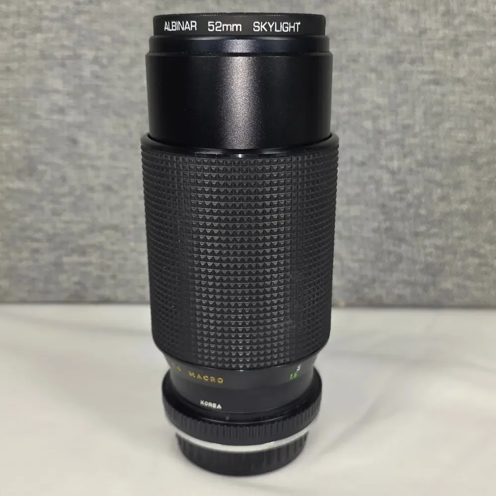 VINTAGE BESTON 80–200mm f/4.5 MACRO ZOOM LENS – MANUAL FOCUS – W/ CAPS & FILTER